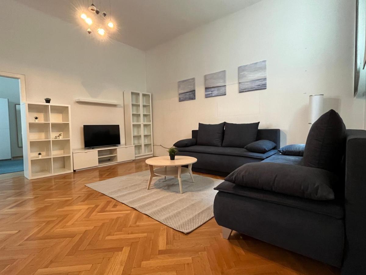 Stylish Apt Near Urania 1Br Apartment เวียนนา ภายนอก รูปภาพ