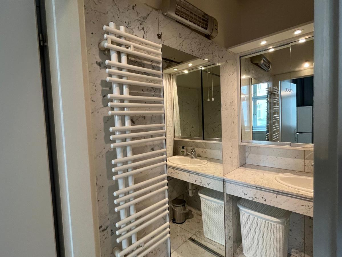 Stylish Apt Near Urania 1Br Apartment เวียนนา ภายนอก รูปภาพ