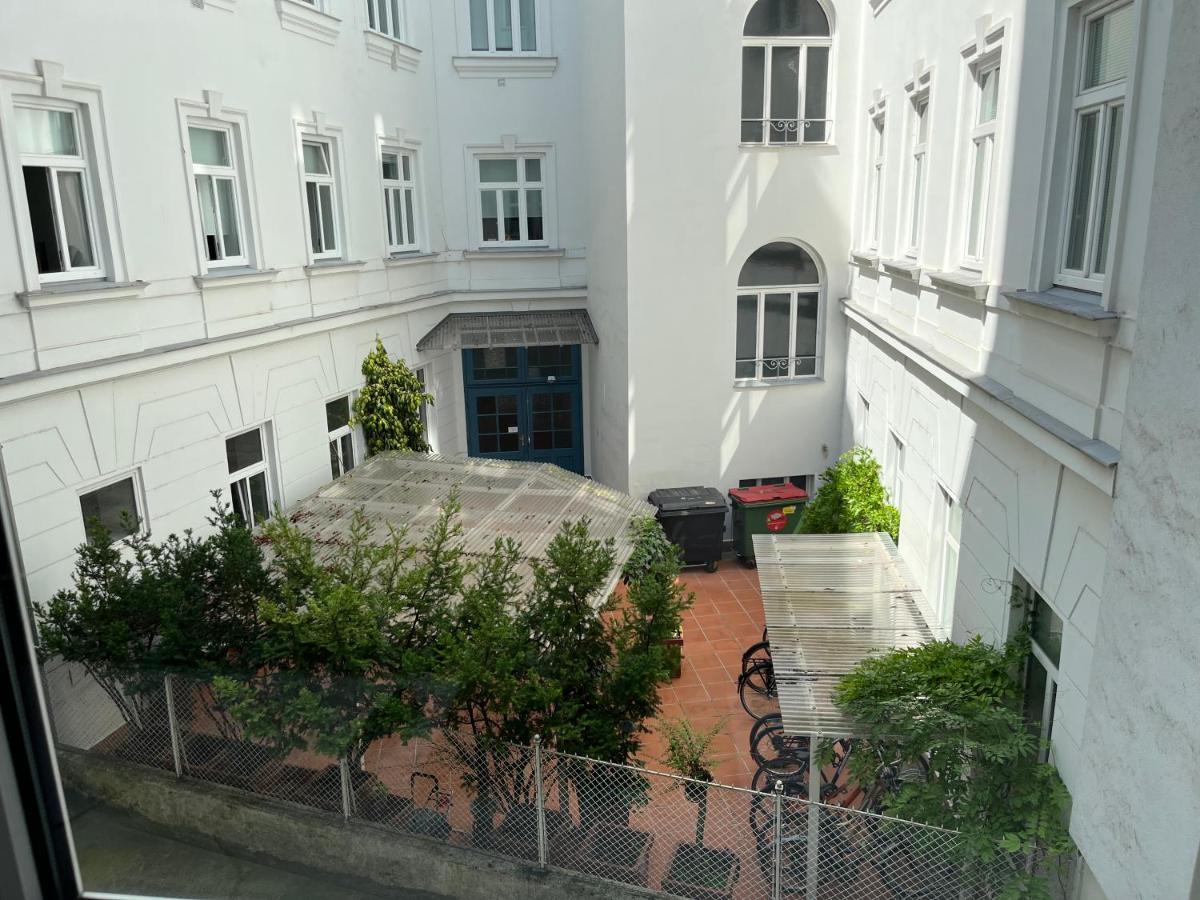 Stylish Apt Near Urania 1Br Apartment เวียนนา ภายนอก รูปภาพ