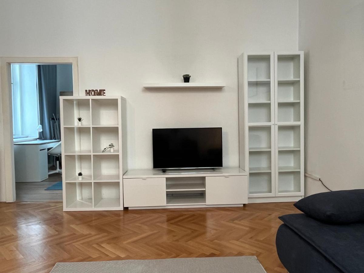 Stylish Apt Near Urania 1Br Apartment เวียนนา ภายนอก รูปภาพ