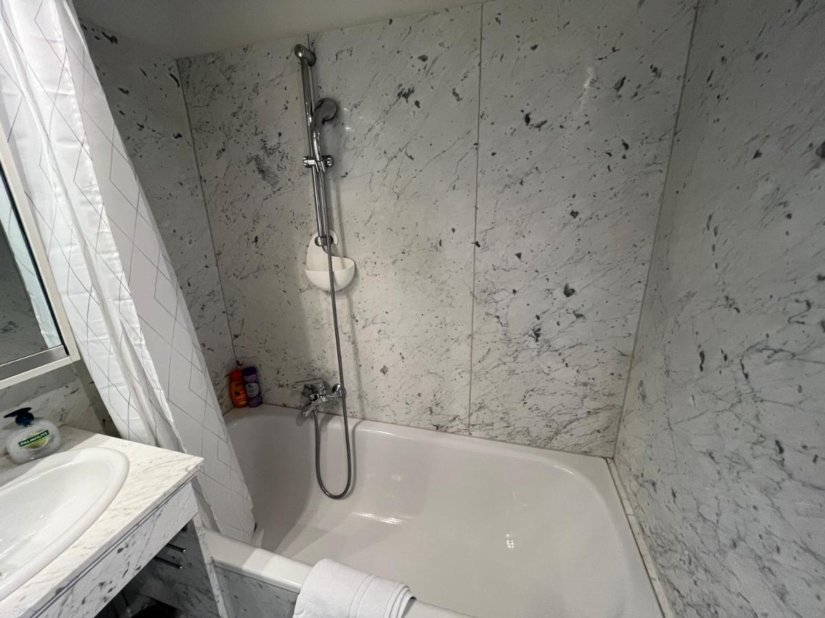 Stylish Apt Near Urania 1Br Apartment เวียนนา ภายนอก รูปภาพ