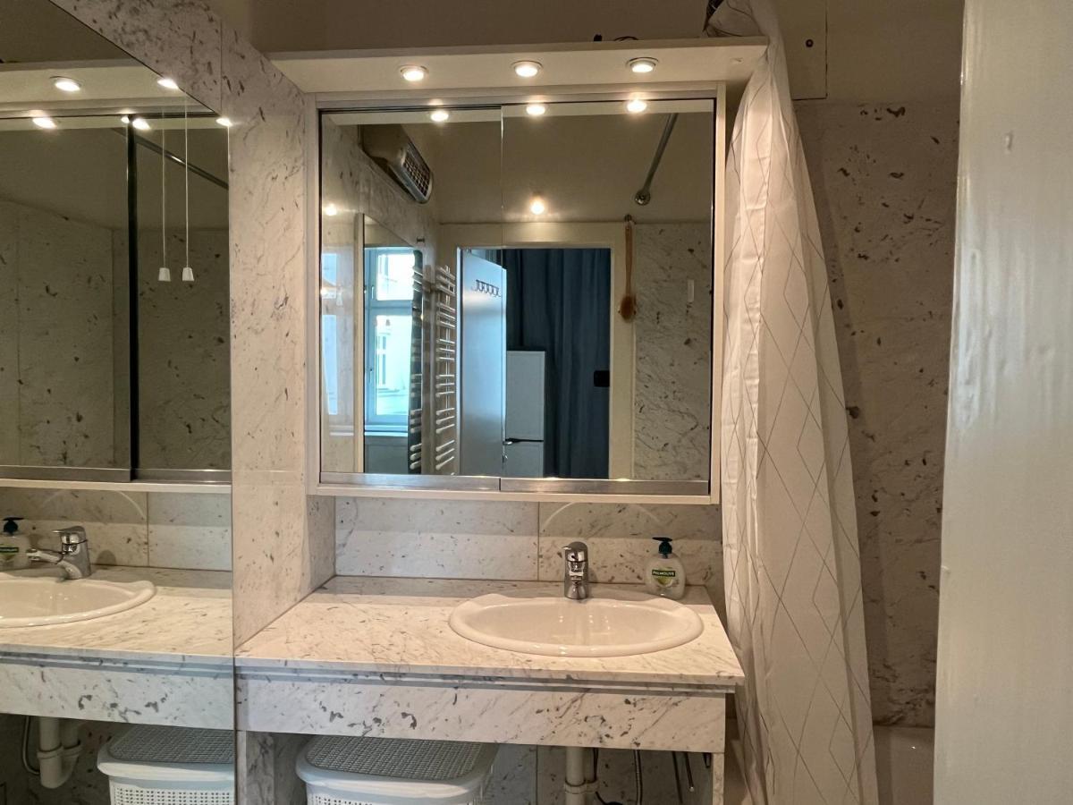 Stylish Apt Near Urania 1Br Apartment เวียนนา ภายนอก รูปภาพ