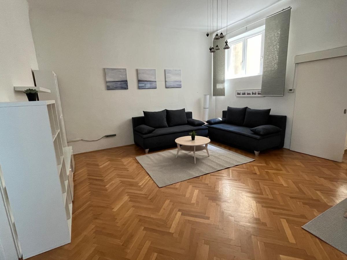 Stylish Apt Near Urania 1Br Apartment เวียนนา ภายนอก รูปภาพ